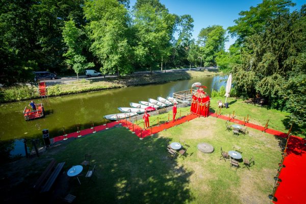 openingsact entree act grande dame rode loper